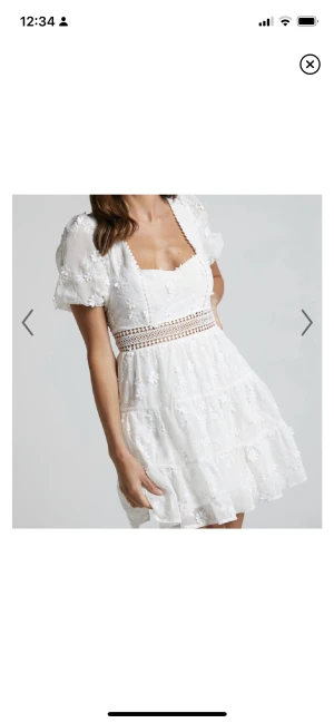 Studentklänning - Studentklänning från Showpo i storlek 34, den är i nyskick med prislappen kvar. Köpt här på Plick bilderna är lånade😊. Säljer pga den inte passade mig.  Köparen står för frakt🏡