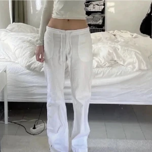 Linne byxor - Jätte fina kinnebyxor från bonprix, säljer pga att jag har ett par andra! Är ca 170💗💗💝