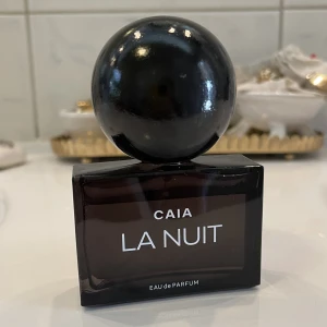 Caia La Nuit - Caia La Nuit parfym som inte kommer till användning. Syns hur mkt som är kvar☺️