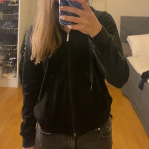 Mjukis set - Säljer detta mjukis set från gina tricot i storlek S, använt max 2 gånger så sparsamt använt, säljs då det är för litet för mig🫶🏻Funkar även att köpa dem separat 