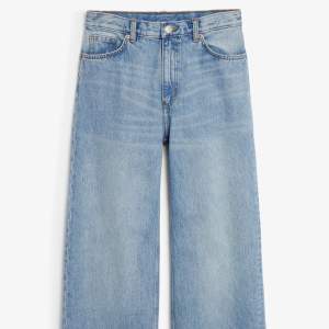 Fina jeans, knappt använda. Storlek 24. Nypris 400, säljer för 200 plus frakt.💞