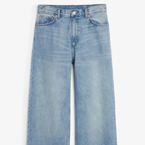 Monki jeans - Fina jeans, knappt använda. Storlek 24. Nypris 400, säljer för 200 plus frakt.💞