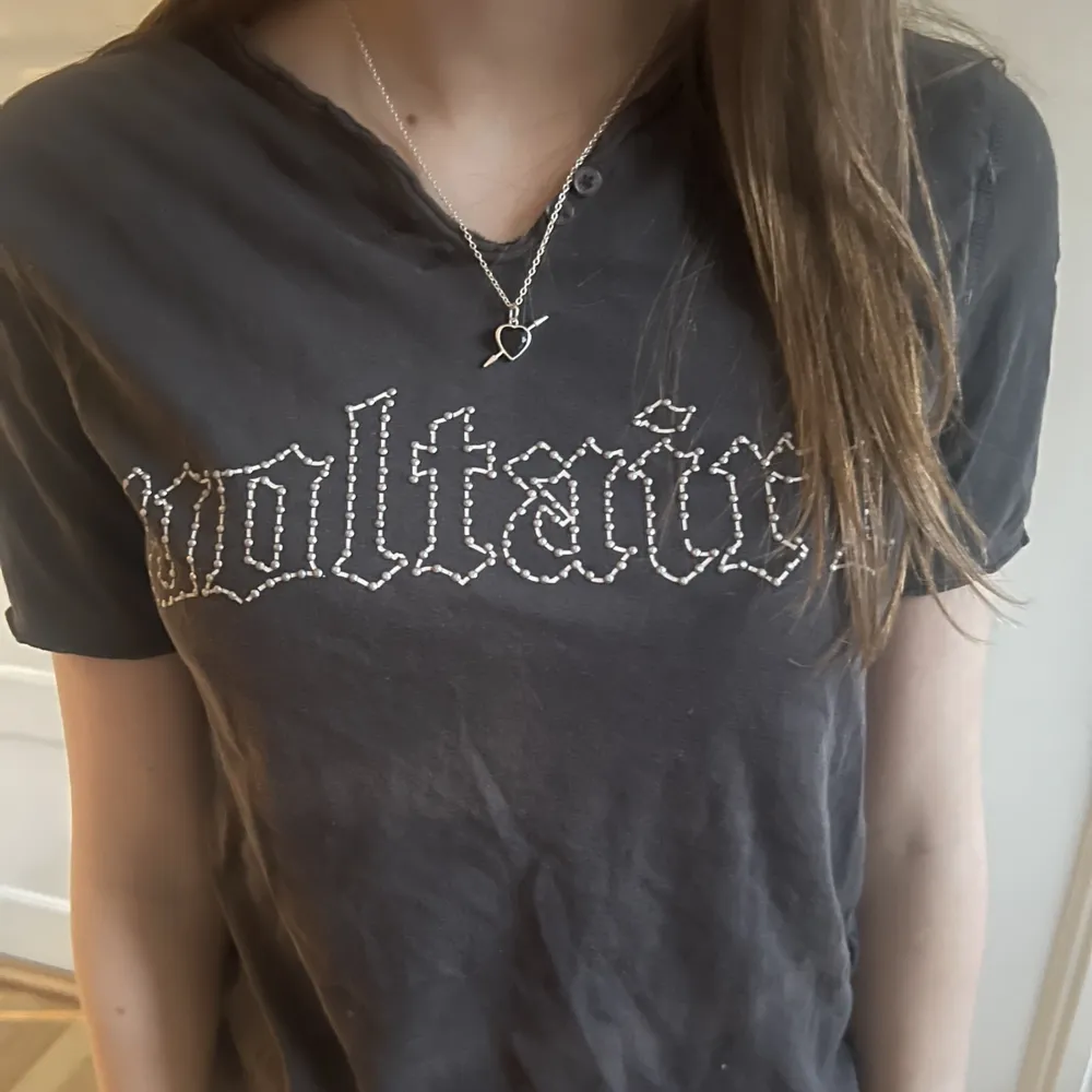 Säljer denna Zadig & Voltaire tishan! Skriv vid intresse eller frågor<33. T-paidat.