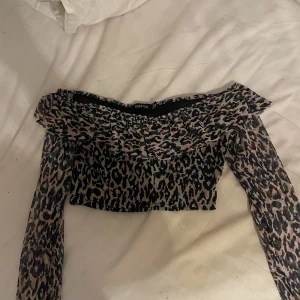 Topp säljes - En oanvänd topp från Boohoo
