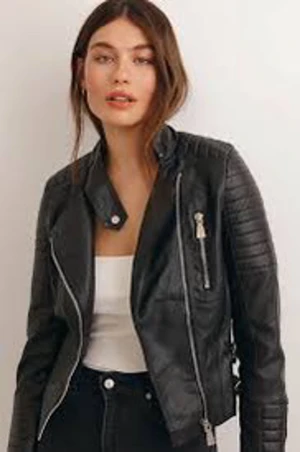 Chiquelle moto jacket - Chilquelle moto jacket strl 38 men upplevs liten. Använd ett fåtal gånger