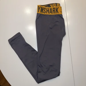 Gymshark - Fit seamless leggings  - Gymshark träningsbyxor i storlek S, tunn material och silikon grepp insidan 