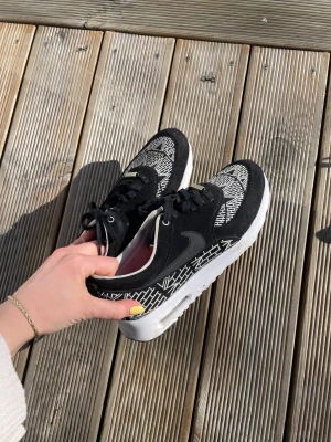 Nike skor - Nike-skor i storlek 39! NYC edition, riktigt najs 