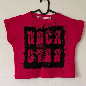 Rosa croptop  - Rosa croptop för 25kr,💗, i storlek XS. 💗