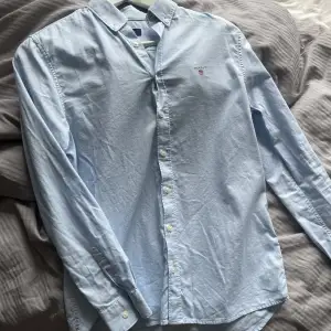 Blå gant skjorta, storlek 158/164, använd 2 gånger, fint skick