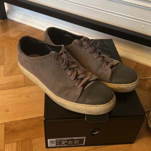 Axel arigato - Axel arigato skor storlek 44  Använda men i bra skick.