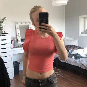 Zara topp  - En jätte fin zara topp som är i bra skick nästan aldrig använd