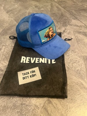 Revenite keps(limited edition) - Tja säljer denna revenite keps med påse och all. är inte oanvänd men syns inte alls att den är använd. Skriv gärna vid intresse