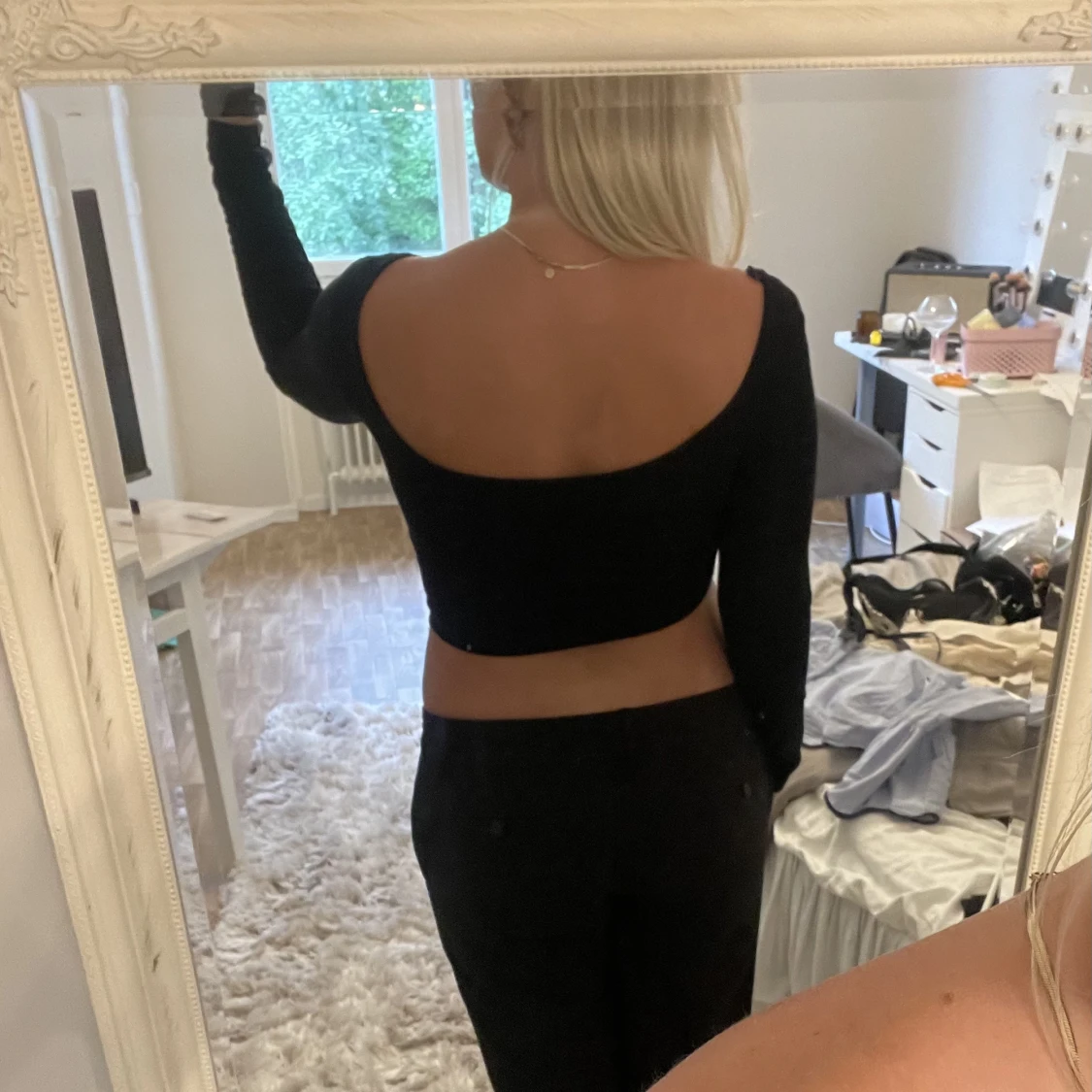 Backless svart topp