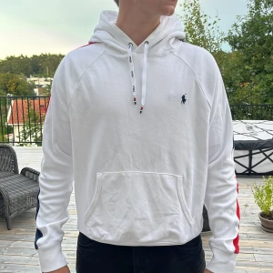 Polo Ralph Lauren hoodie - Väldigt bra skick och knappt använd, bara tvättad en eller tvp gånger