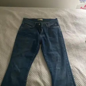 Super sköna bootcut jeans från Gina köpte för ca ett halvår sen men endast använda 1 gång ❤️❤️