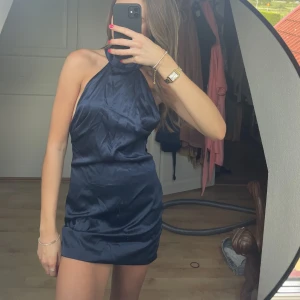 Fest klänning  - Fin klänning från bikbok i stl 34, behöver strykas😴 Fint skick! 