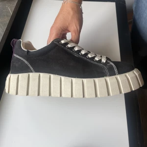 Odessa Canvas Black, Eytys  - Säljer mina skor från Eytys som bara är använda ett fåtal gånger😍Nypris:1700kr