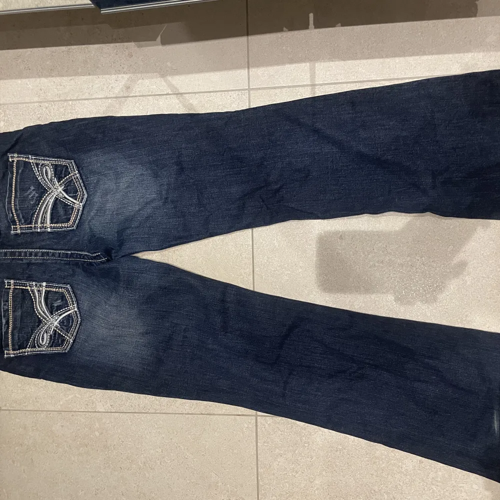 Lågmidjade Bootcut jeans i storlek W40 L34 . Jeans & Byxor.
