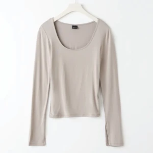 gina tröja - använder den inte, ny skick!