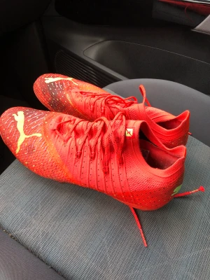   Puma FutuZ 1.4 FG/AG Herr - Utmärkt skick . Ej använda mer än ett par gånger  Storlek 44 Kan skickas  efter Swish el avhämtning   https://www.musthavefashion.store/se/puma-future-14-fgag-snorning-roda-syntetiska-fotbollsskor-for-herrar-106989-03/p-138748047-293271795?language=sv&ac=