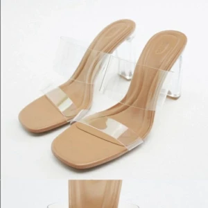 Transperanta klackar zara - Använda 2 gånger, perfekt skick! Passar till allt. 8 cm klack