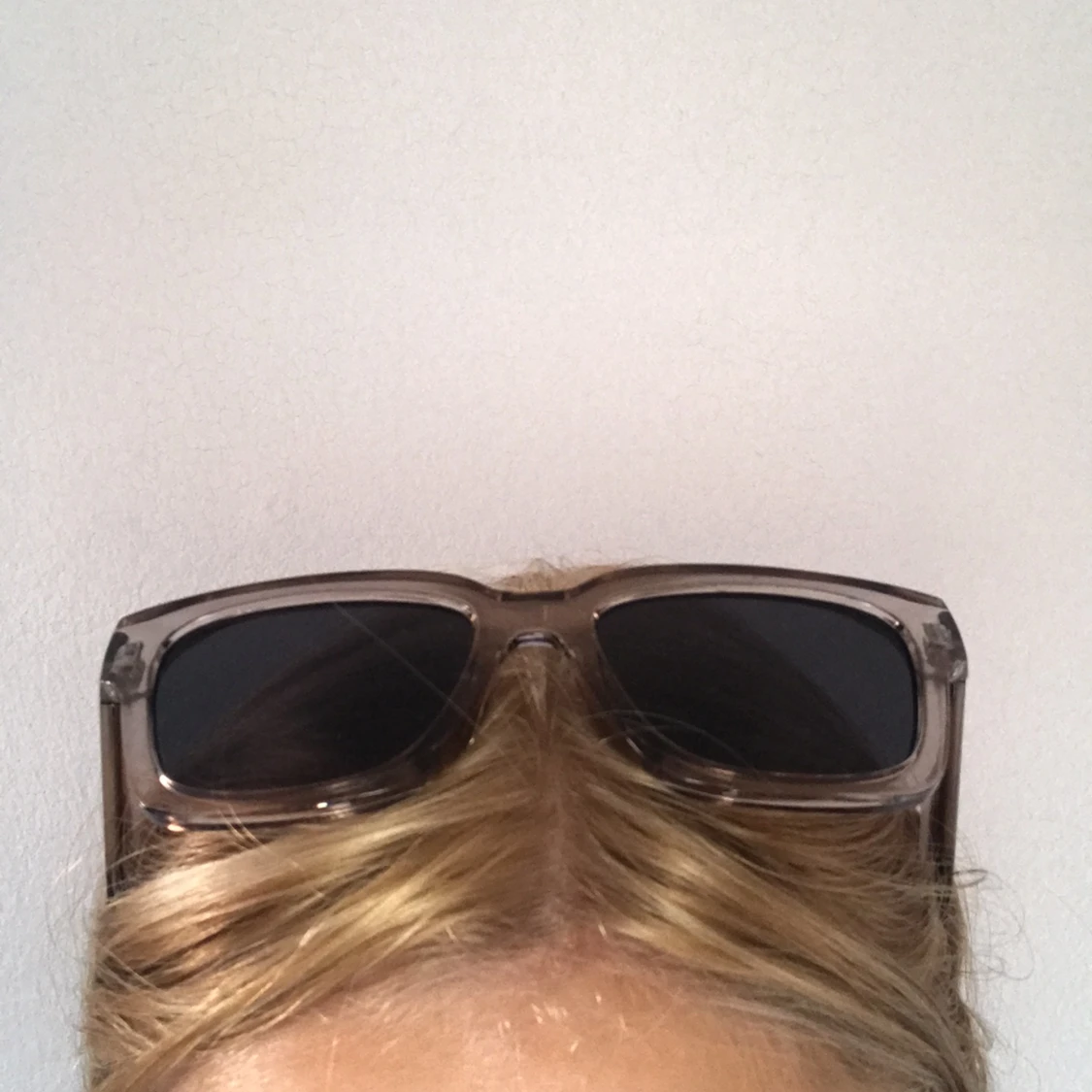 grå solglasögon - 91