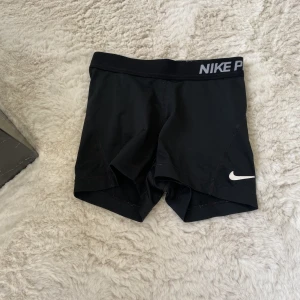 Nike shorts - Stl xs