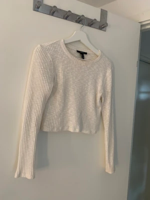 långärmad tröja - ribbad superfin lite croppad tröja🤍lite vit/beige i färgen