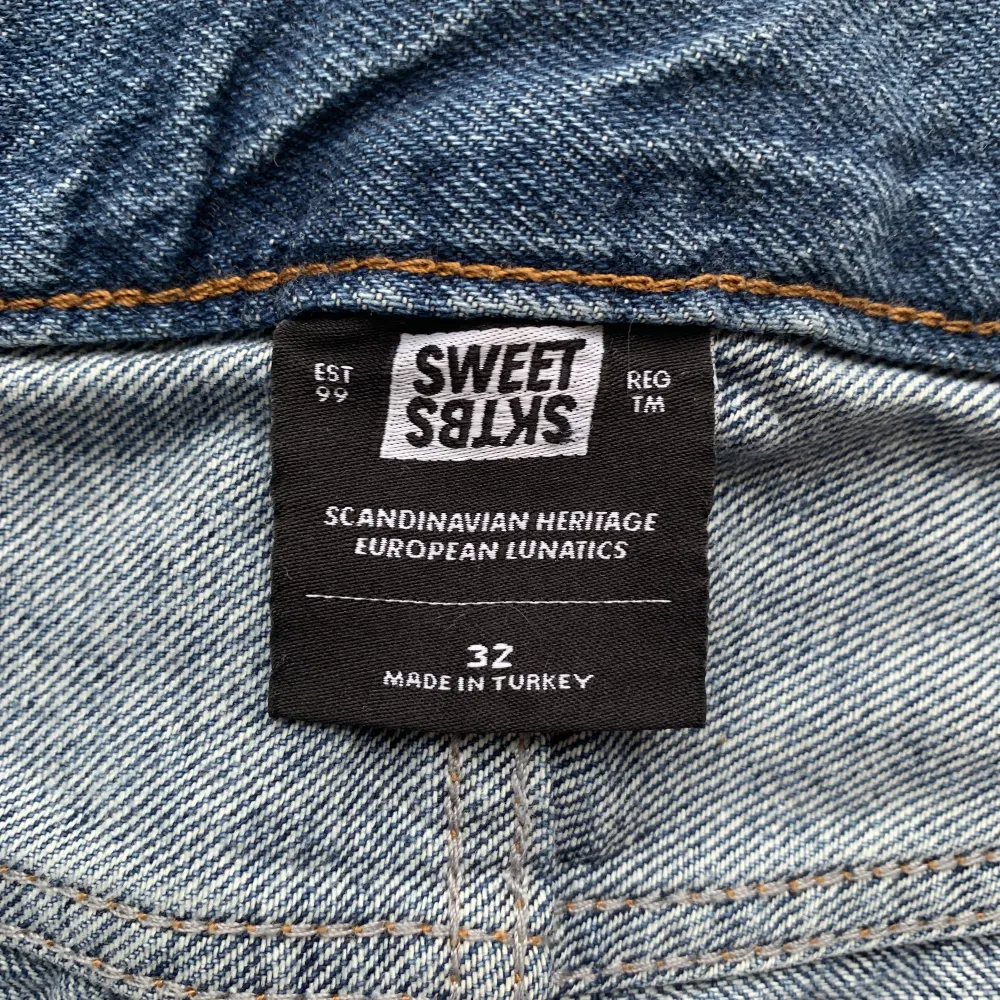 Köpta från junkyard, sweet sktbs loose fit, strl 32 . Jeans & Byxor.
