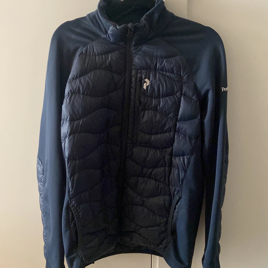 Peak performance hybrid jacka