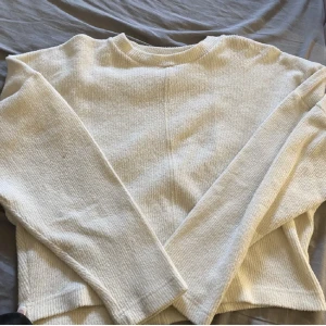 Stickad tröja  - Aldrig använd 