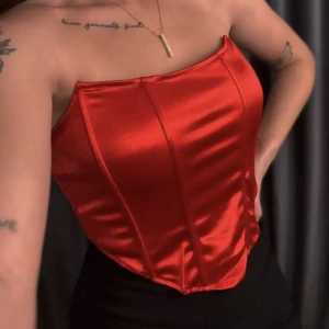 Topp - Jättefin topp från toplady, säljer då den inte används längre🩷 Storlek L men nassar mig som har M