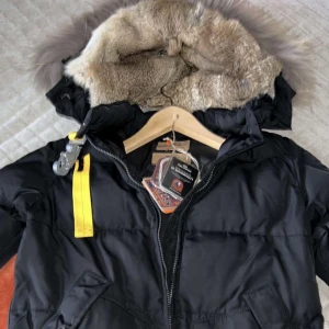 Vinterjacka  - Parajumper vinterjacka helt ny Priset kan diskuteras vid snabb affär 