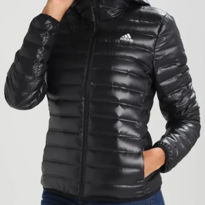 Adidas jacka - Säljer min adidas dunjacka eftersom den inte kommer till användning längre. Bra skick