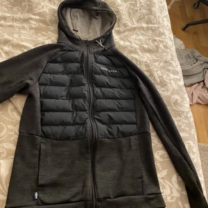 Swedemount jacka - En swedemount jacka i storlek s. 