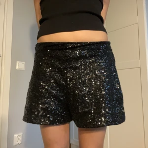 Zara Shorts  - Jättesnygga short med paljetter från Zara👽