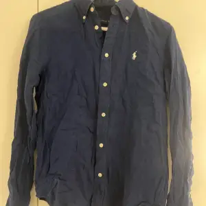 Marinblå linne skjorta