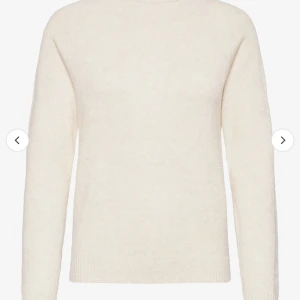 Vero Moda tröja - Superbra skick,säljer då den tyvärr är lite stor🩷