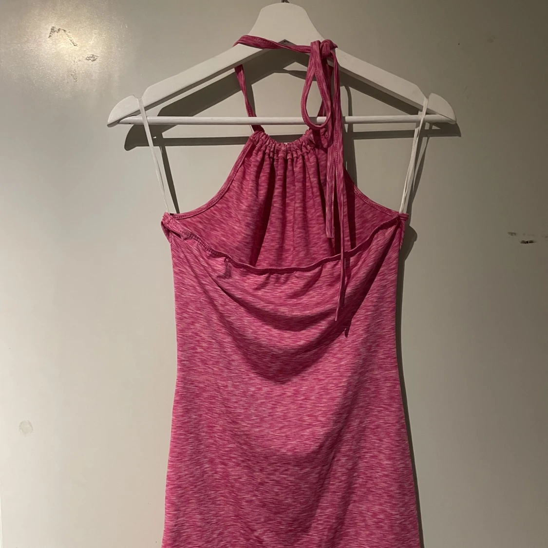 Rosa klänning med öppen rygg  - 90