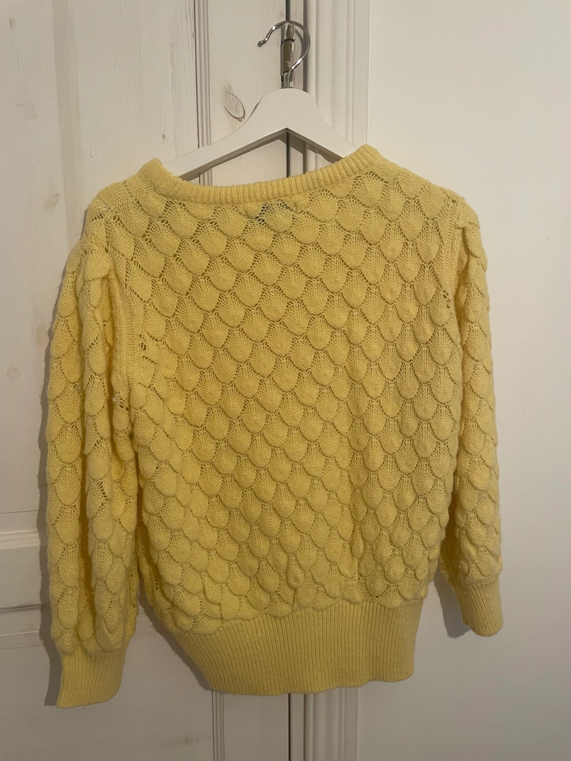 Gul skön stickad tröja - 90