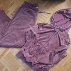Mys set - Velour set i storleken m liten L kan ha de också.