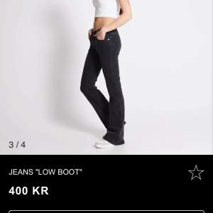 Säljer mina low boot jeans från lager 157, säljer pga fel storlek. Har alldrig använt dem så helt nyskick🩷 M/ full svart/grå 
