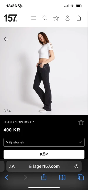 Low boot Jeans  - Säljer mina low boot jeans från lager 157, säljer pga fel storlek. Har alldrig använt dem så helt nyskick🩷 M/ full svart/grå 