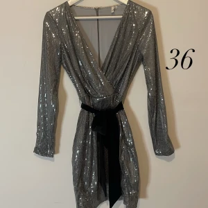 Klänning - Nyårsklänning från nelly anvönd 1 gång 