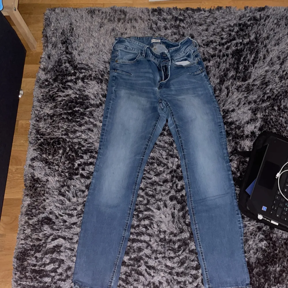 Ljusblå skinny jeans från Lindex har använts ett par gånger ser ut som nya . Jeans & Byxor.