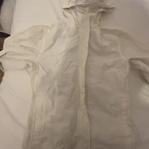 Vit vind jacka - Fin vit vind jacka som passar både xs-s