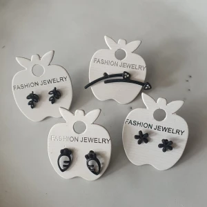 Minimalistiska örhängen - Nya örhängen 4 par 60kr