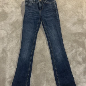 Zara jeans - Sålda, tryck ej på köp nu utan tillstånd