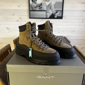 Fodrade boots från Gant  Helt nya, strl 41-45  Nypris 2600kr   Skicka ett meddelande om du har några frågor!