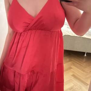 Säljer min fina rosa klänning i storlek L